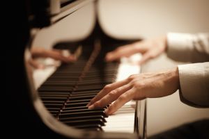בכוון הצליל - חשיבות כיוון פסנתרים