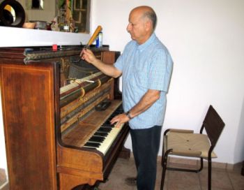 נגינה על פסנתר